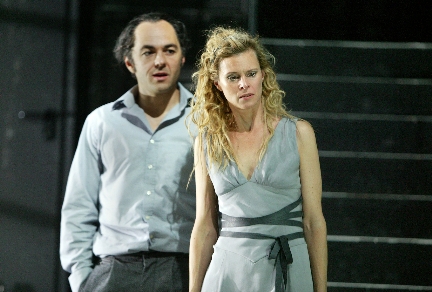 2 von 8: Guntram Brattia, Leslie Malton (© Alexander Paul Englert)