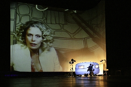 3 von 8: Georgia Stahl, Wolfram Koch (© Alexander Paul Englert)