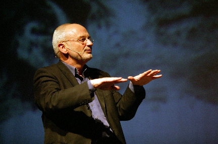 21 von 25: Klima, Kapitalismus + alle anderen Katastrophen 2 (© Alexander Paul Englert)