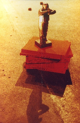 1 von 3: Eisler Statue