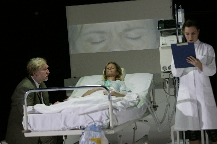 4 von 9: Felix von Manteuffel, Leslie Malton, Katrin Grumeth (6332) (© Alexander Paul Englert)