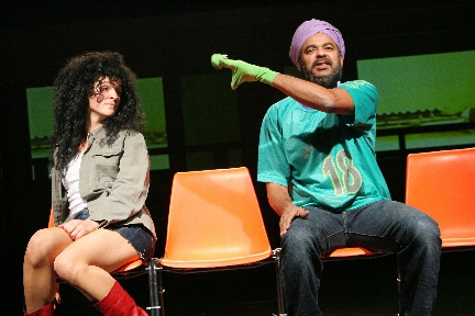 3 von 8: Henriette Heinze, Falilou Seck (© Klaus Baqu)