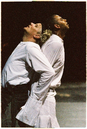 5 von 7: Georgette Dee, Falilou Seck (Film1-30) (© Yvonne Kranz)
