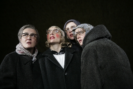 6 von 12: Friederike Kammer, Regine Zimmermann, Anne Mller, Sabine Waibel  (© Alexander Paul Englert)
