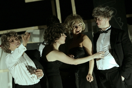 5 von 7: Stefko Hanushevsky, Anna Grisebach, Nadja Dankers, Daniel Stock (© Alexander Paul Englert)
