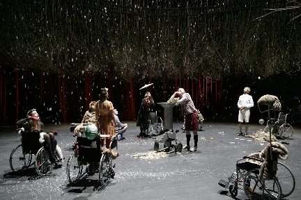 5 von 11: Ensemble (© Alexander Paul Englert)