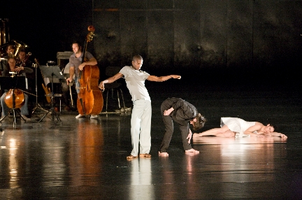 1 von 6: Edivaldo Ernesto, Renate Graziadei, Yael Schnell (© Dominik Mentzos)