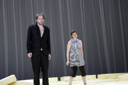 14 von 15: Sebastian Schindegger, Julia Penner (© Alexander Paul Englert)