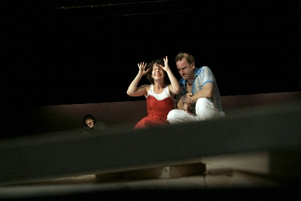 9 von 11: vorne: Ruth Marie Krger, Thomas Douglas, hinten: Carsten Smilch (© Alexander Paul Englert)