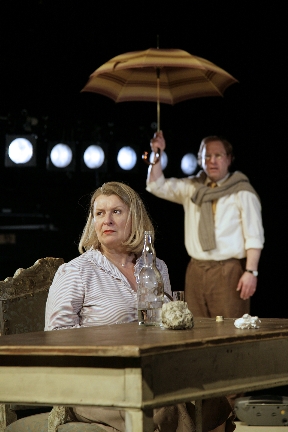 9 von 11: Traute Hoess, Roland Bayer (© Alexander Paul Englert)