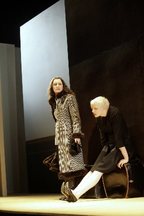 16 von 17: Sandra Bayrhammer, Anne Mller (© Alexander Paul Englert)