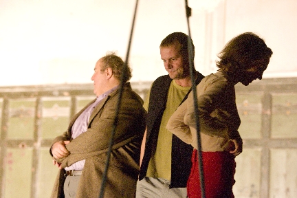 4 von 8: Josef Ostendorf, Devid Striesow, Ursina Lardi (© David Baltzer)