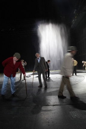 9 von 16:&nbsp;Matthias Redlhammer, Michael Lucke, Heiner Stadelmann, Felix von Manteuffel und Ensemble (&copy; Alexander Paul Englert)