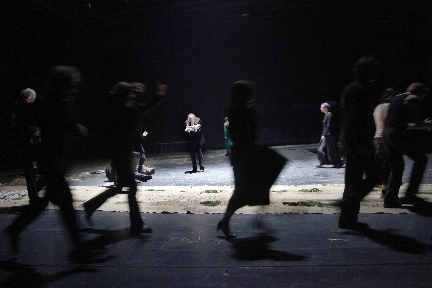 8 von 16:&nbsp;Heiner Stadelmann, Friederike Kammer und Ensemble (&copy; Alexander Paul Englert)