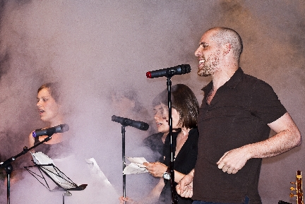 14 von 16: GOOD-BYE SCHMIDTSTRASSE; Sebastian Schindegger, Ensemble