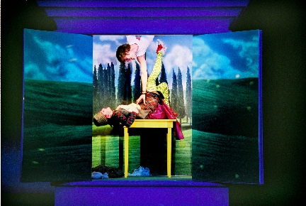 4 von 6: unten:Janine Maschinsky; oben: Dejan Bucin (© Mara Eggert)